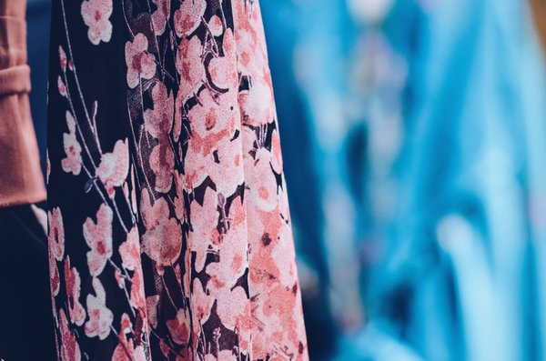 What are the best holiday rentals in the UK for attending traditional folk festivals?