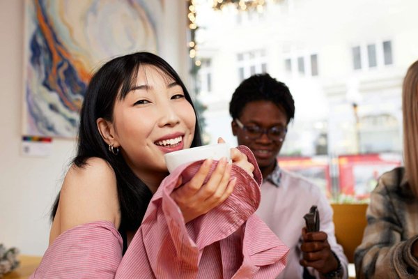 How can visitors participate in hands-on cheese aging workshops in Cheddar?